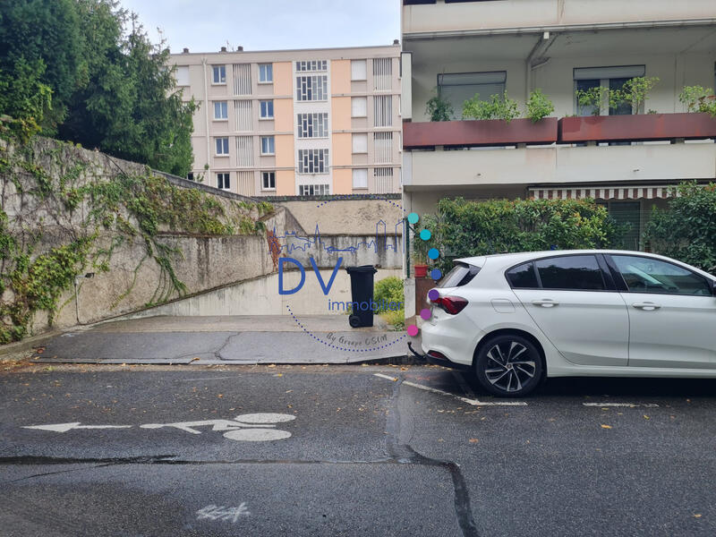 Parking / Garage - 11 m²