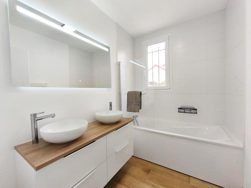 Maison traditionnelle - 170 m² - 9 pièces