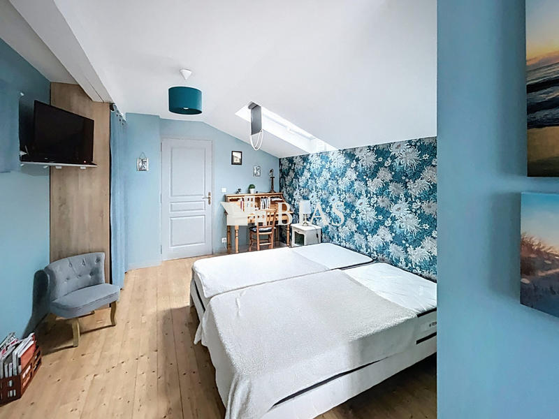 Maison - 300 m² - 7 pièces