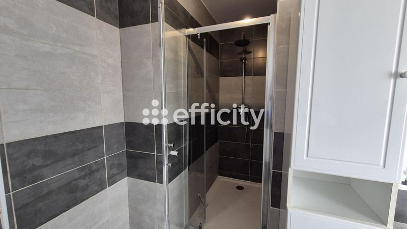 Maison - 138 m² - 9 pièces