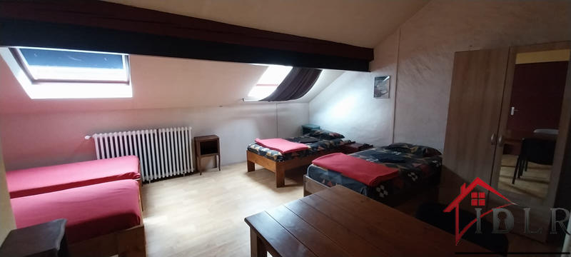 Maison - 1 103 m² - 16 pièces