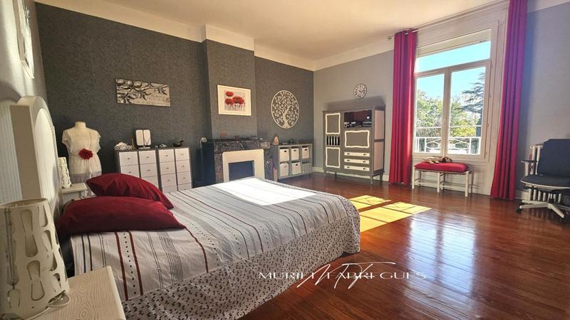 Maison - 530 m² - 18 pièces