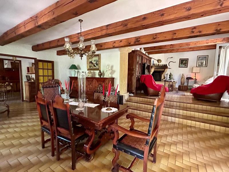 Maison - 266 m² - 7 pièces