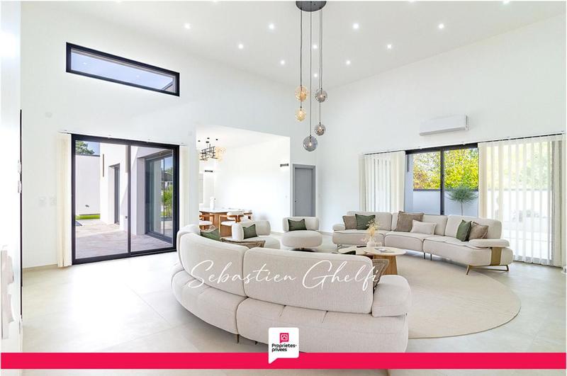 Maison - 220 m² - 9 pièces