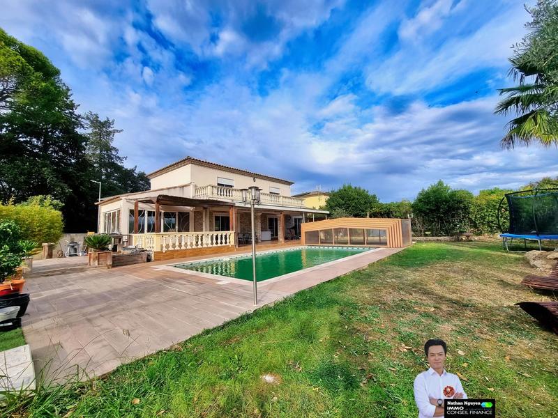 Maison - 181 m² - 8 pièces