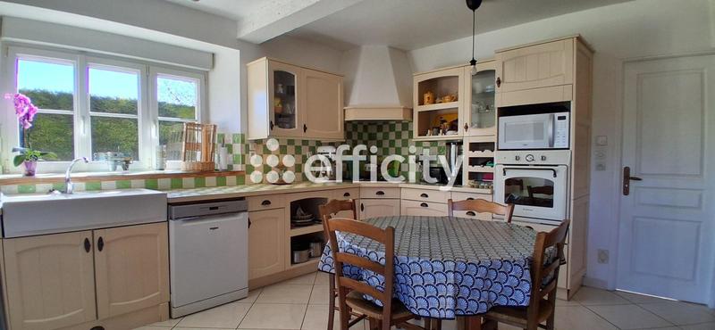 Maison - 195 m² - 8 pièces