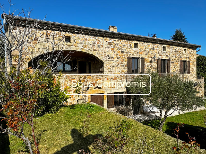 Maison - 240 m² - 10 pièces