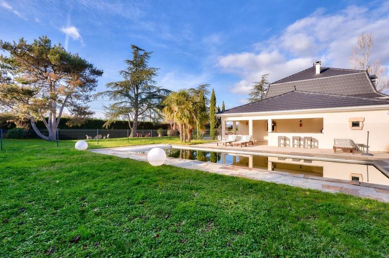 Maison - 285 m² - 6 pièces