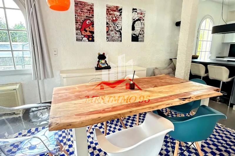 Propriété - 216 m² - 9 pièces