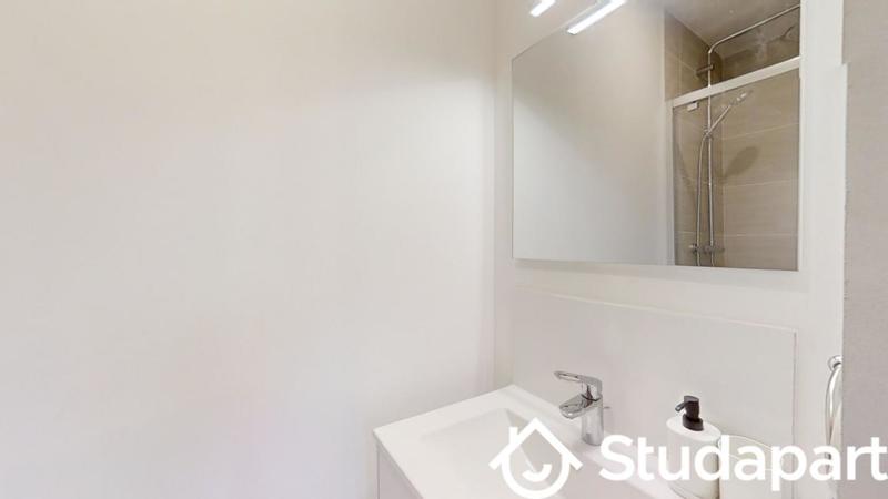 Chambre - 11 m² - 1 pièce