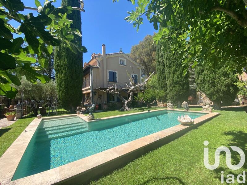 Maison - 256 m² - 9 pièces