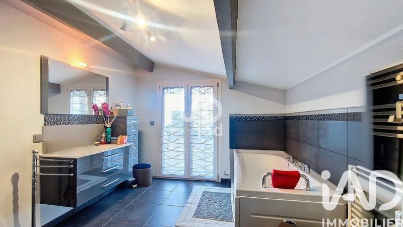 Maison - 141 m² - 6 pièces