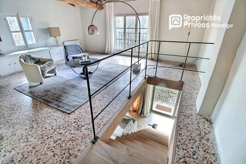 Demeure - 330 m² - 11 pièces