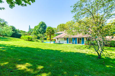 Maison - 300 m² - 7 pièces