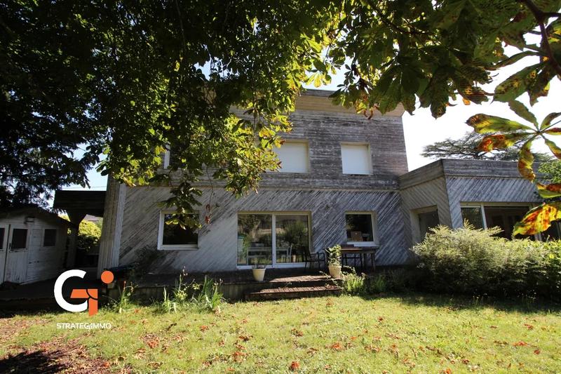 Maison - 180 m² - 7 pièces