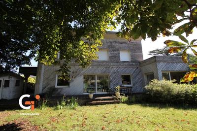 Maison - 180 m² - 7 pièces