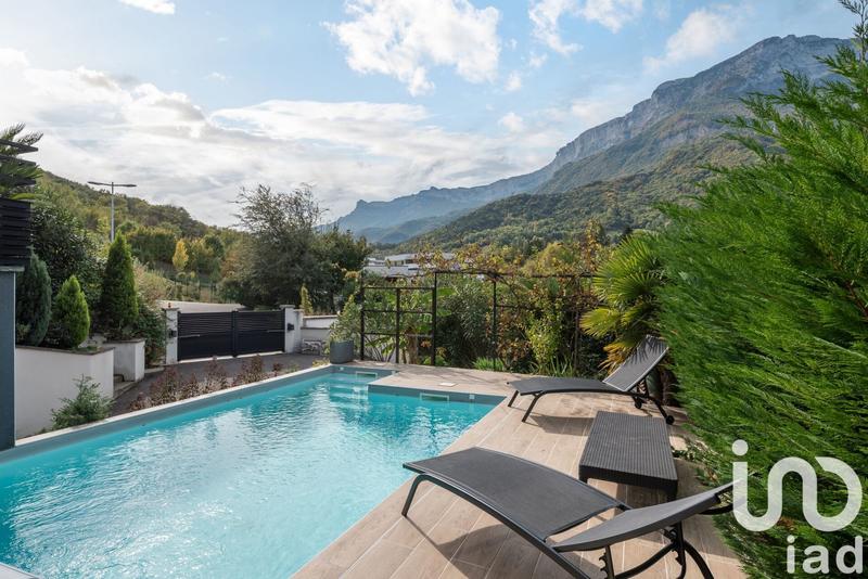 Maison - 220 m² - 7 pièces