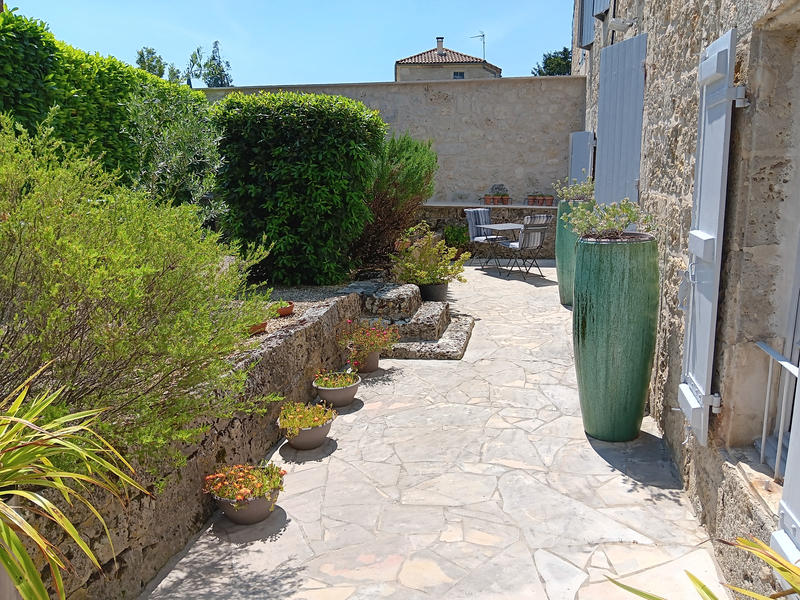 Maison - 300 m² - 6 pièces