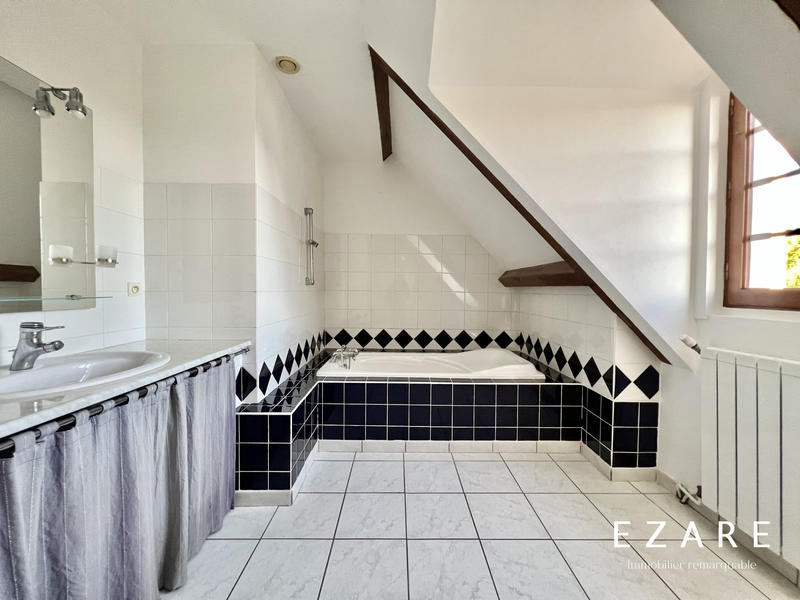 Maison - 180 m² - 7 pièces