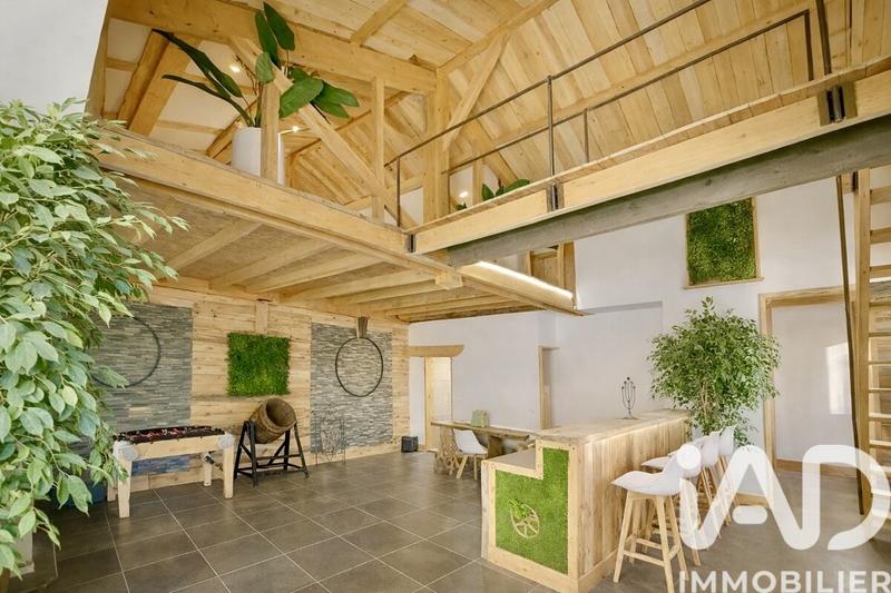 Maison - 140 m² - 9 pièces