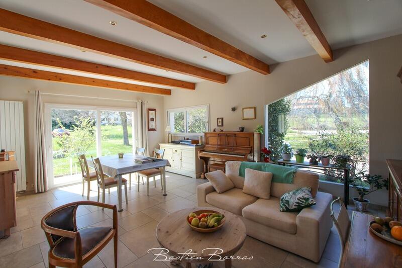 Maison - 161 m² - 9 pièces