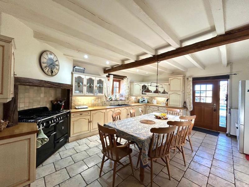 Propriété - 540 m² - 18 pièces