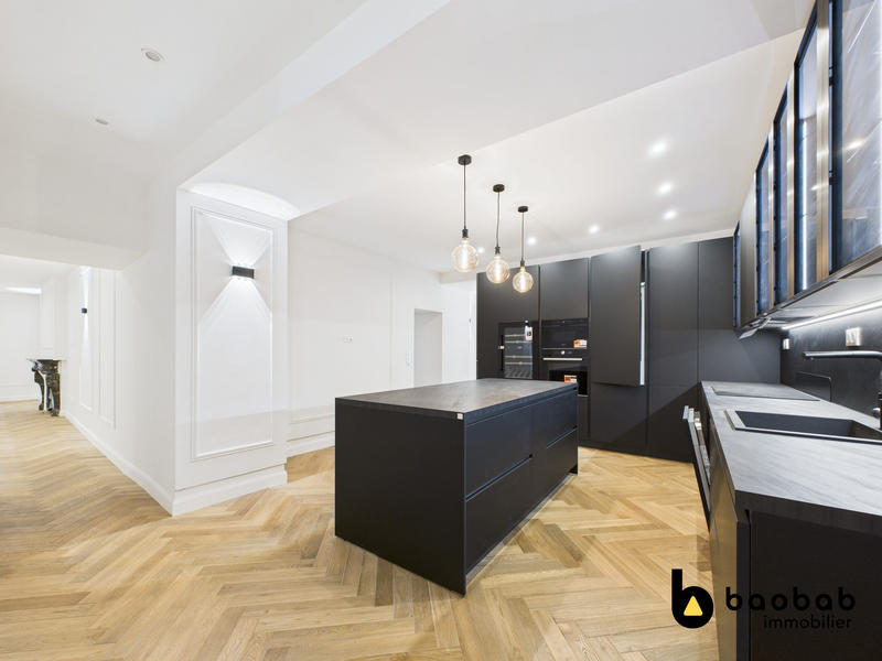 Appartement - 238 m² - 6 pièces