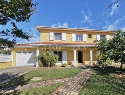 Villa - 235 m² - 8 pièces