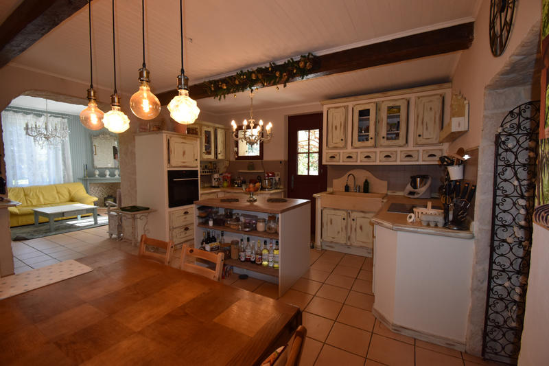 Propriété - 230 m² - 7 pièces