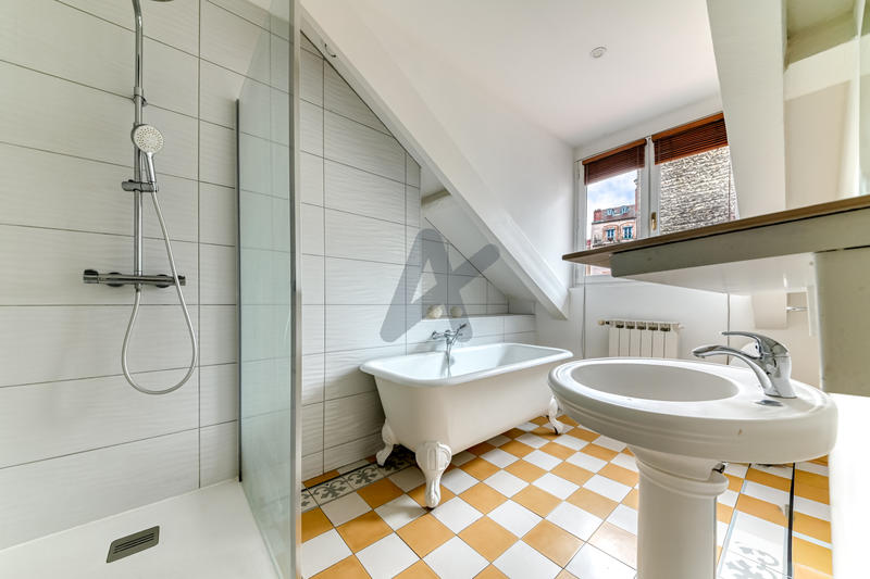 Immeuble - 372 m² - 11 pièces