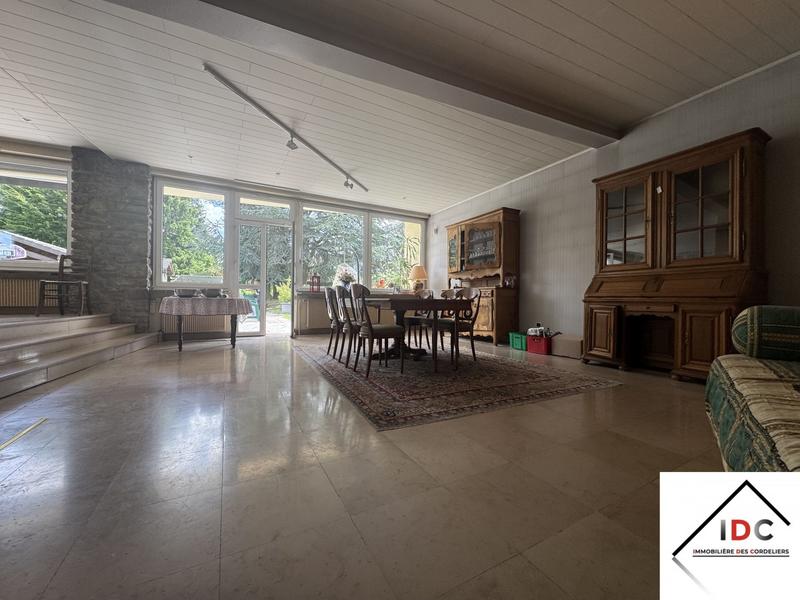 Maison - 418 m² - 10 pièces