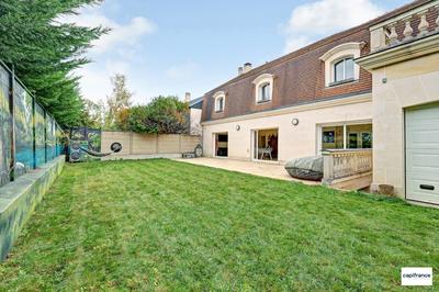 Maison de ville - 240 m² - 7 pièces