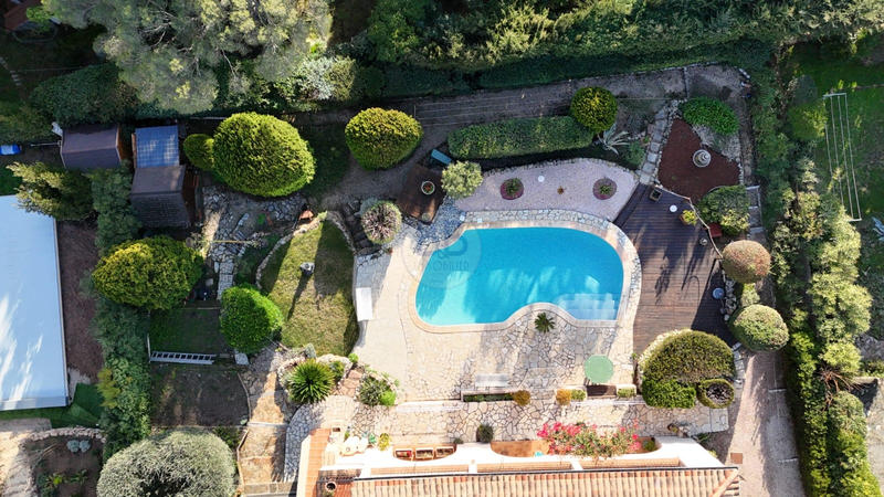 Villa - 200 m² - 6 pièces