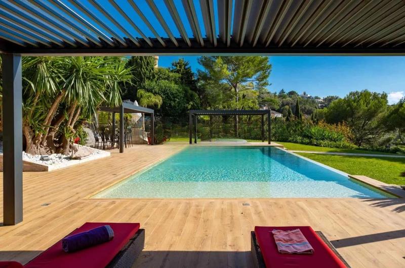 Maison - 410 m² - 8 pièces