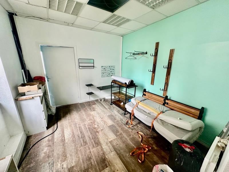 Local commercial - 110 m² - 3 pièces
