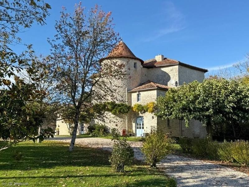 Maison - 258 m² - 9 pièces