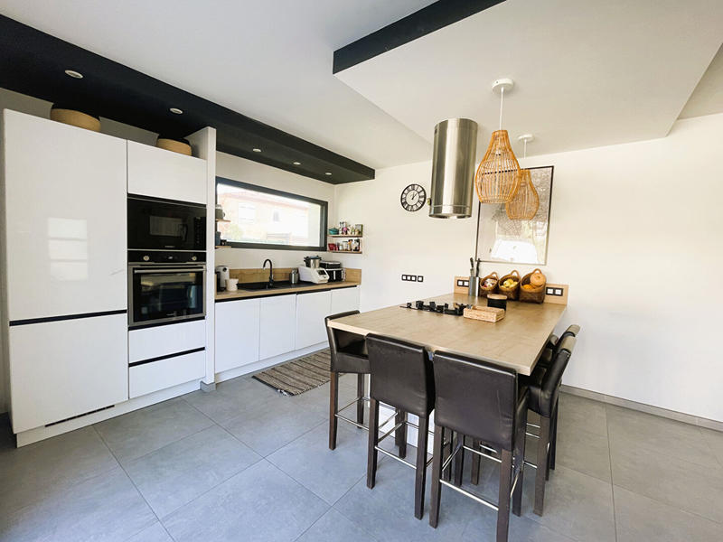 Maison - 196 m² - 7 pièces