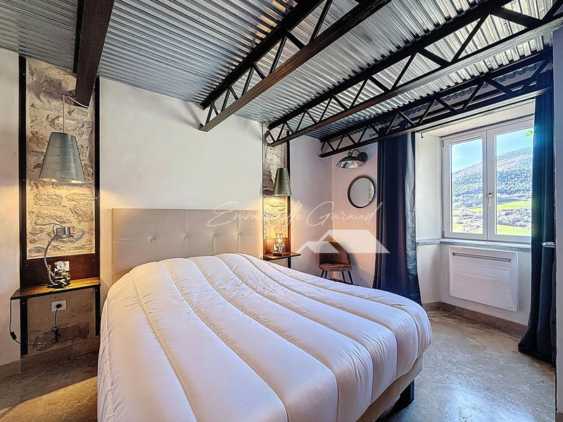 Maison - 197 m² - 7 pièces