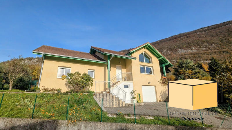 Maison - 97 m² - 5 pièces