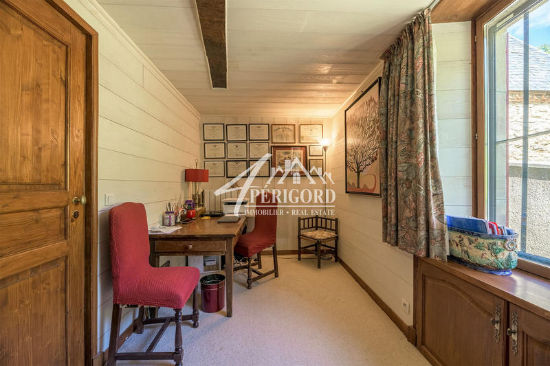 Maison - 227 m² - 14 pièces