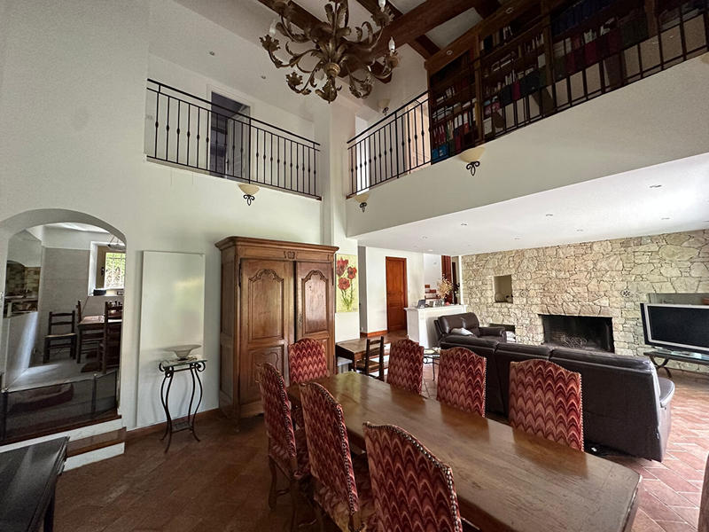 Maison - 210 m² - 5 pièces