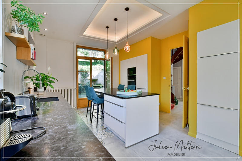 Maison bourgeoise - 211 m² - 8 pièces