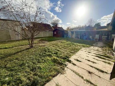 Maison - 90 m² - 4 pièces