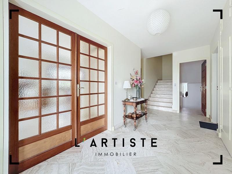 Maison - 209 m² - 6 pièces