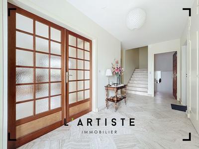 Maison - 209 m² - 6 pièces