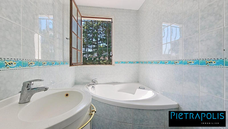 Maison - 170 m² - 8 pièces