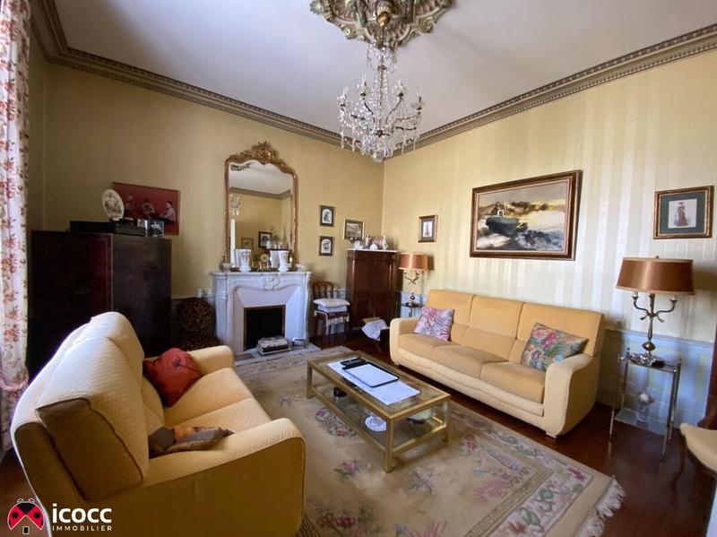 Maison - 222 m² - 9 pièces