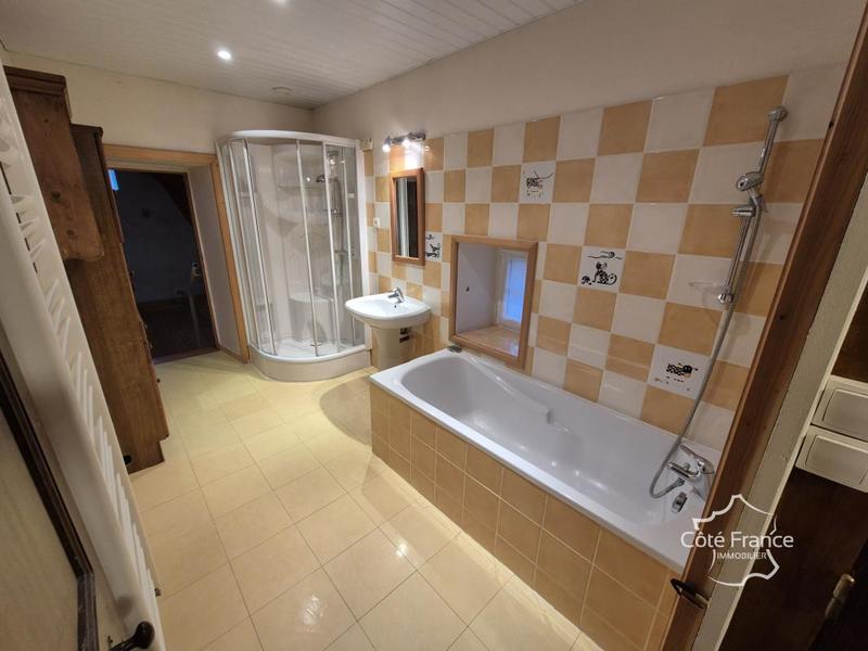 Propriété - 200 m² - 8 pièces