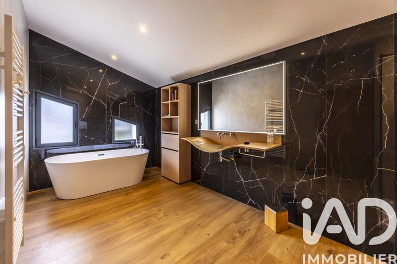 Maison - 260 m² - 6 pièces