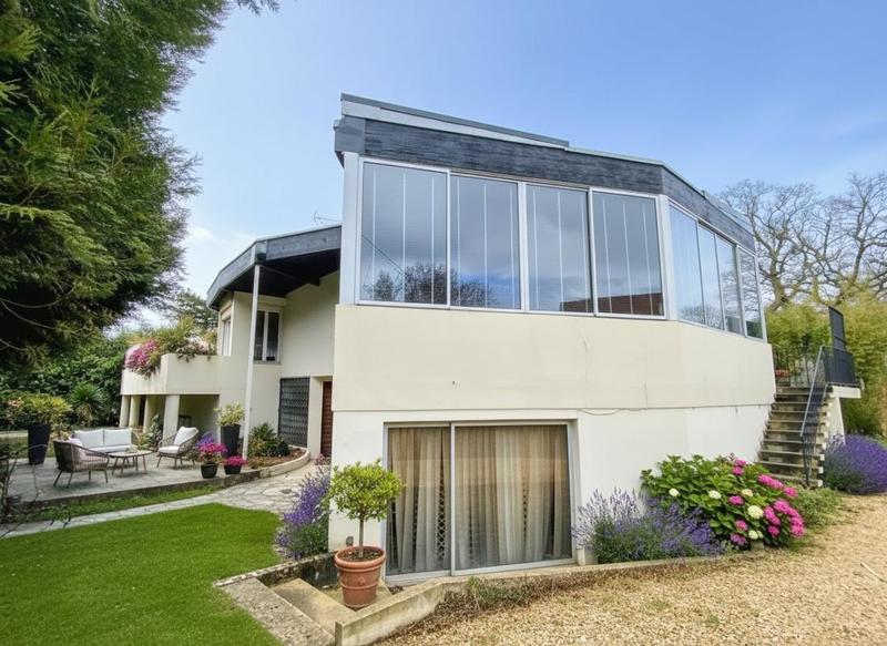 Maison - 260 m² - 7 pièces